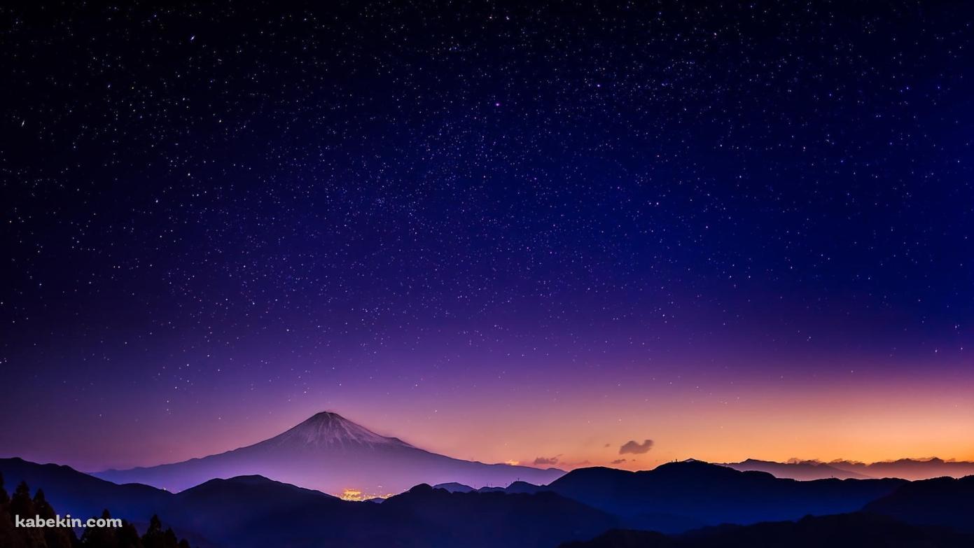 富士山と銀河 絶景の壁紙(1391px x 783px) 高画質 PC・デスクトップ用