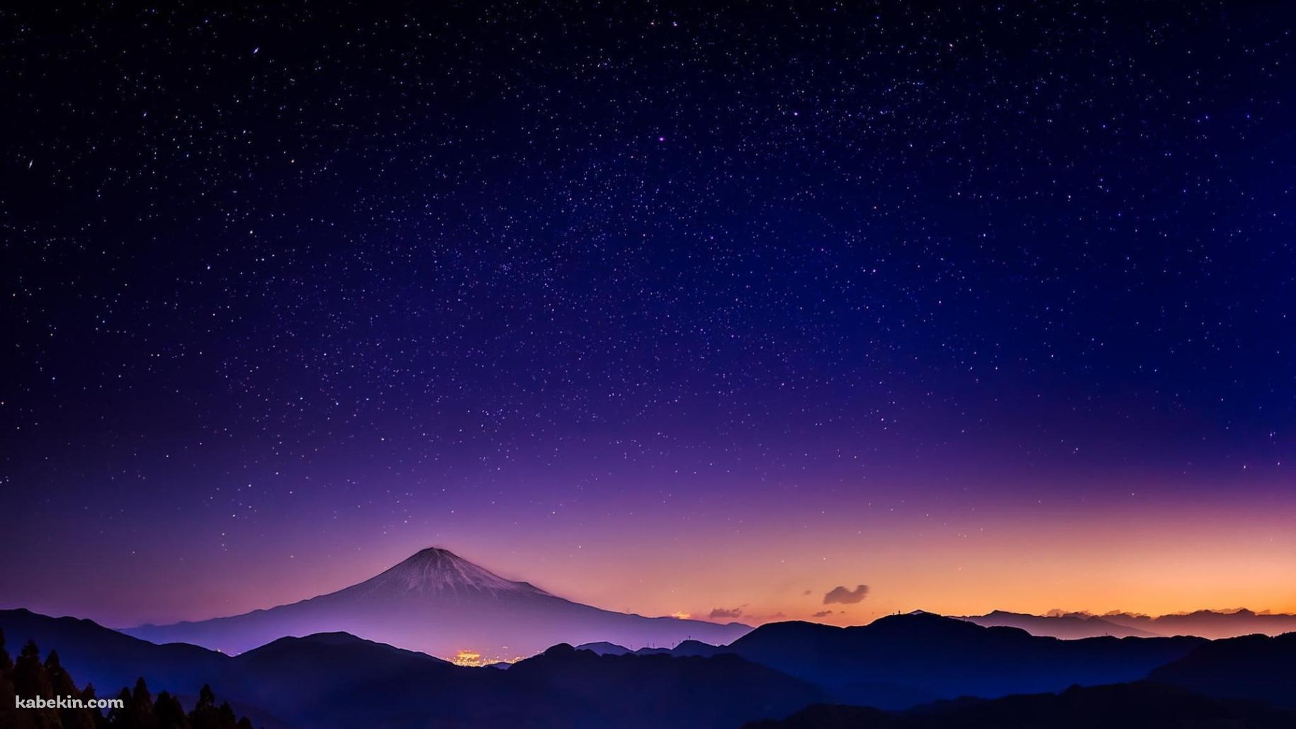 富士山と銀河 絶景の壁紙(1829px x 1029px) 高画質 PC・デスクトップ用