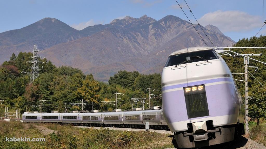 藤色の電車の壁紙(1024px x 576px) 高画質 PC・デスクトップ用