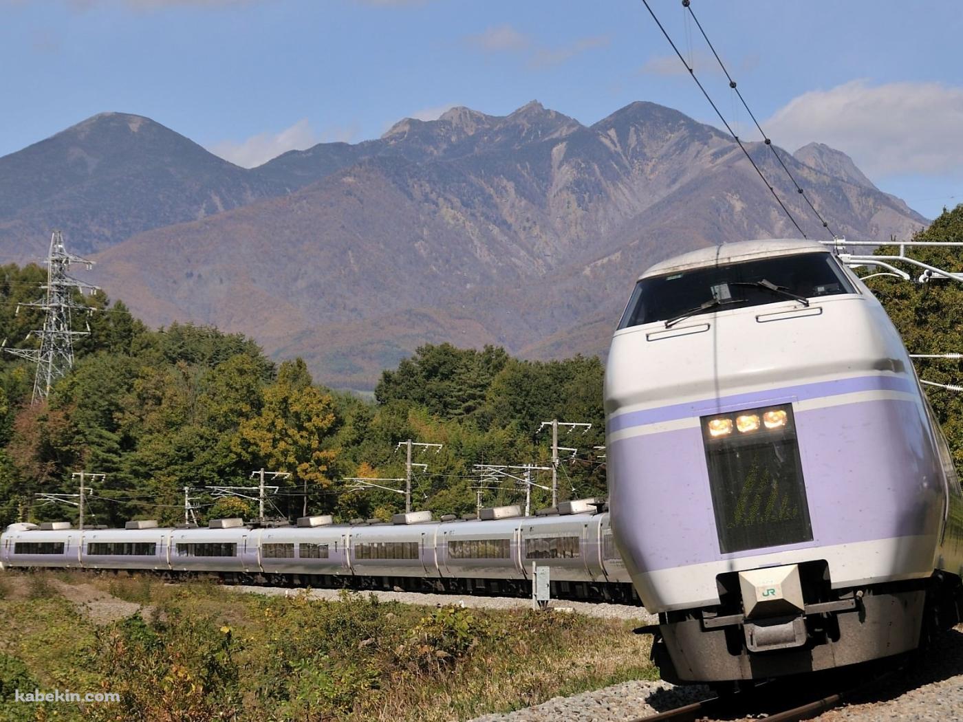 藤色の電車の壁紙(1400px x 1050px) 高画質 PC・デスクトップ用