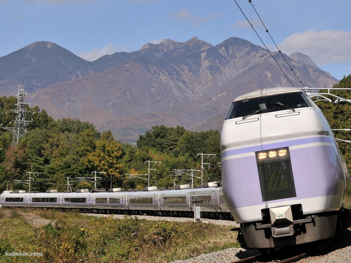 藤色の電車の壁紙(1440px x 1080px) 高画質 PC・デスクトップ用