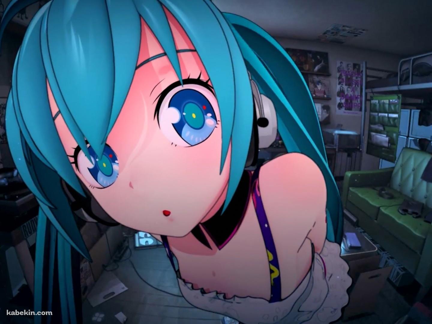 覗き込む初音ミクの壁紙(1440px x 1080px) 高画質 PC・デスクトップ用