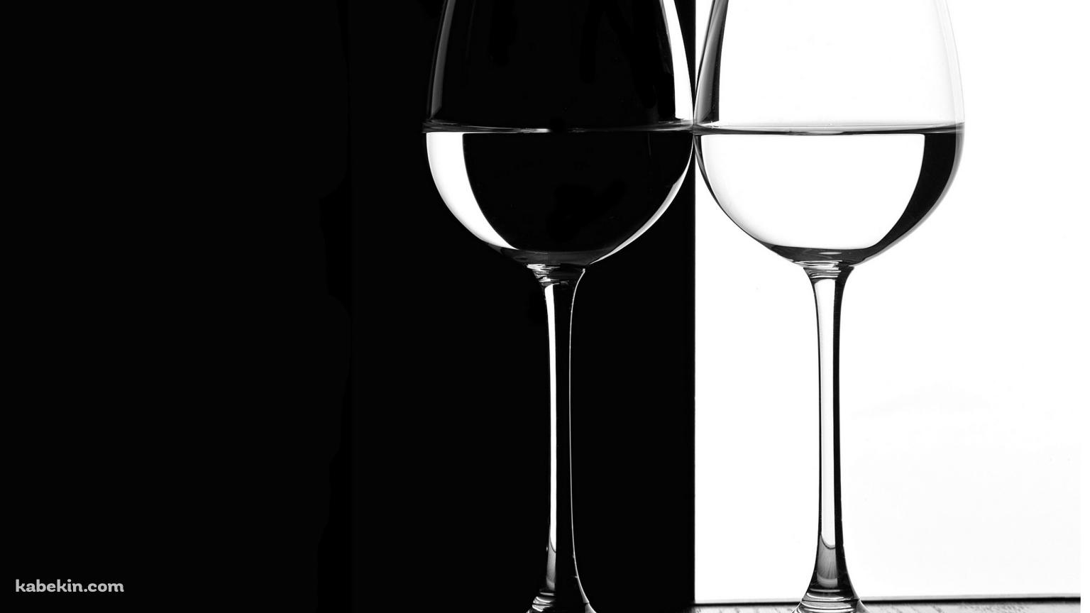 黒と白のワイングラスの壁紙(1536px x 864px) 高画質 PC・デスクトップ用