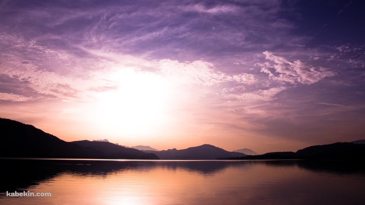 紫の湖の壁紙(1242px x 698px) 高画質 PC・デスクトップ用