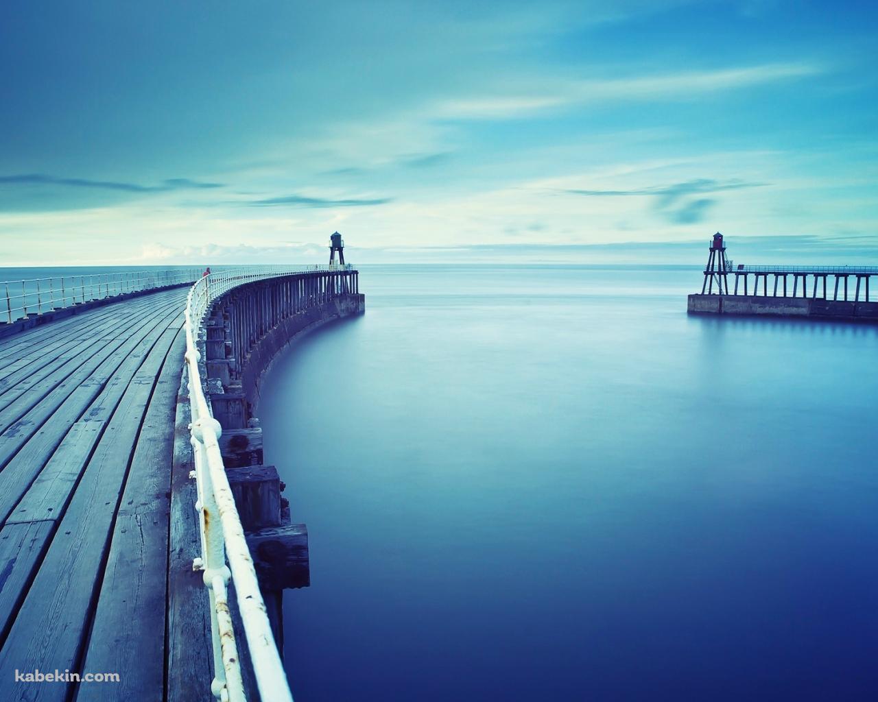 海に続く通路の壁紙(1280px x 1024px) 高画質 PC・デスクトップ用