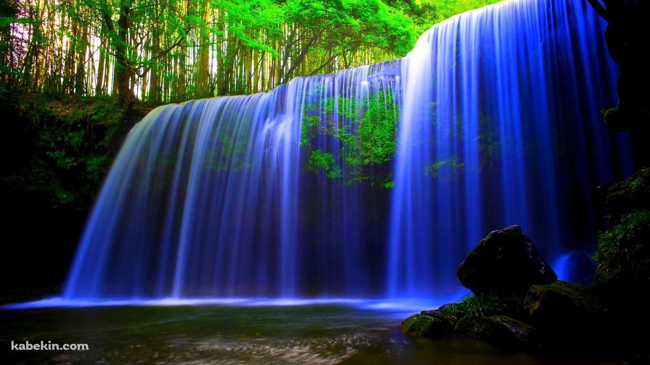 青い滝の壁紙(1280px x 720px) 高画質 PC・デスクトップ用