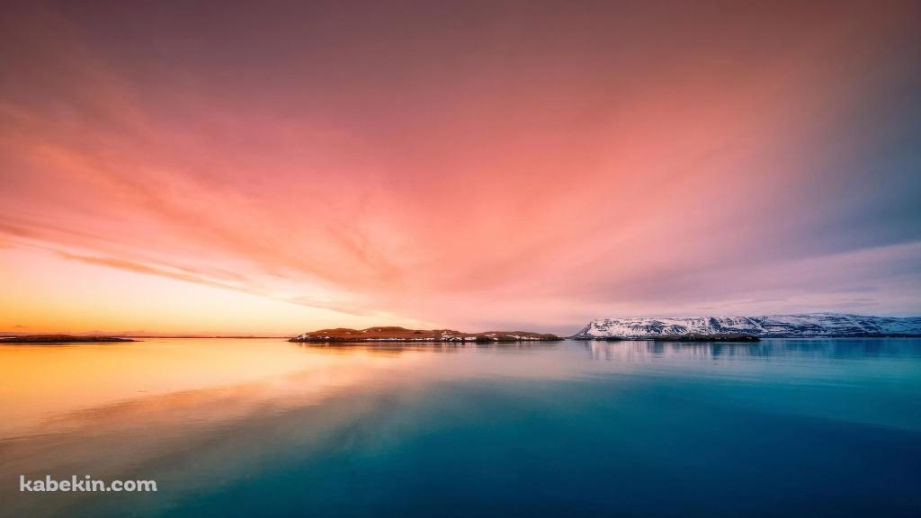 青い海 ピンクの空 綺麗の壁紙(1024px x 576px) 高画質 PC・デスクトップ用
