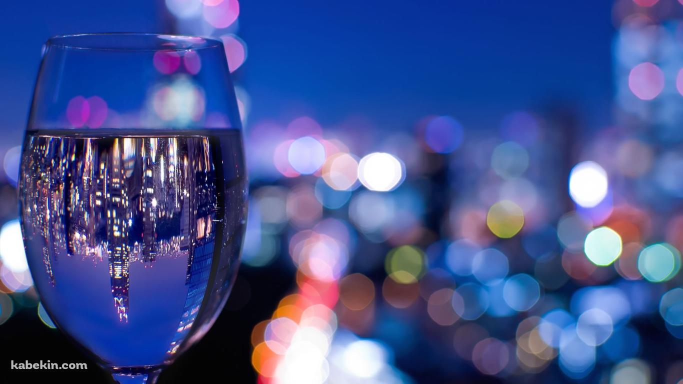 夜景が映る水の壁紙(1366px x 768px) 高画質 PC・デスクトップ用
