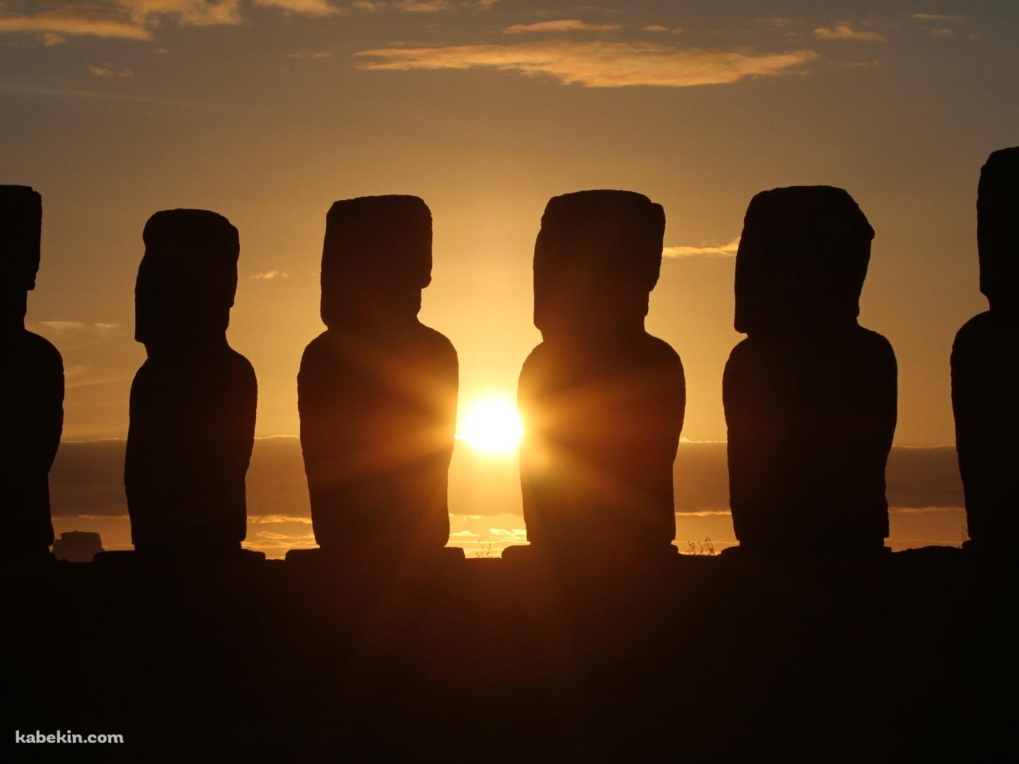 イースター島 パスクア島 夕陽とモアイ像の壁紙(1440px x 1080px) 高画質 PC・デスクトップ用