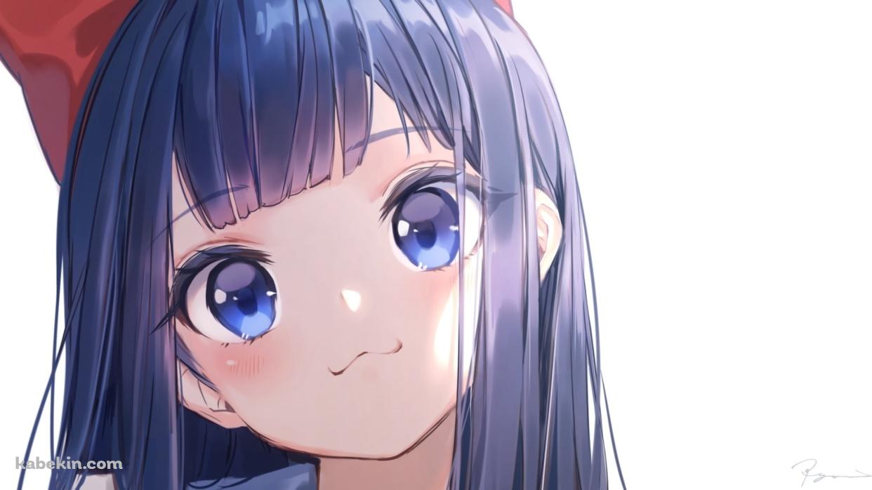 赤いリボンをつけた首をかしげる女の子の壁紙(1242px x 698px) 高画質 PC・デスクトップ用