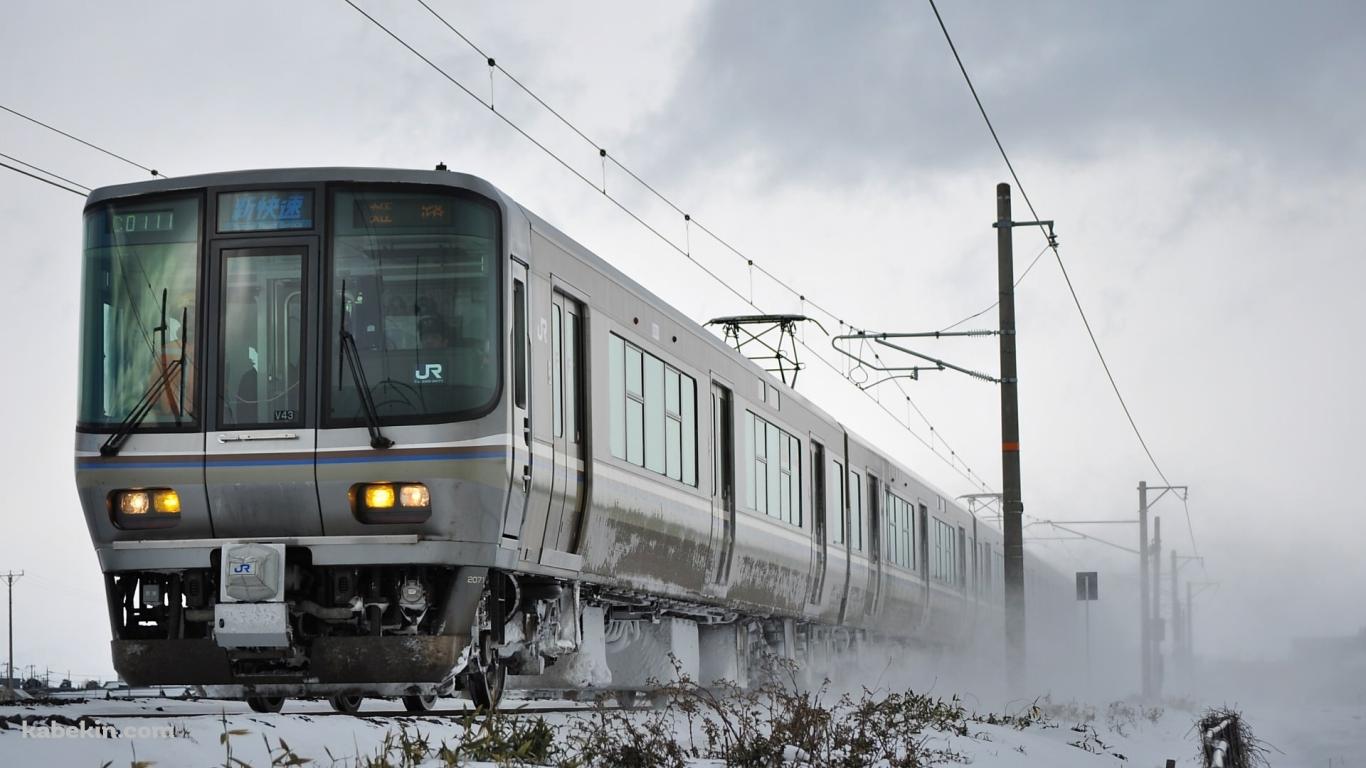シルバーの電車の壁紙(1366px x 768px) 高画質 PC・デスクトップ用