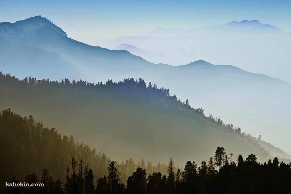 朝靄に隠れる山の壁紙(1152px x 768px) 高画質 PC・デスクトップ用