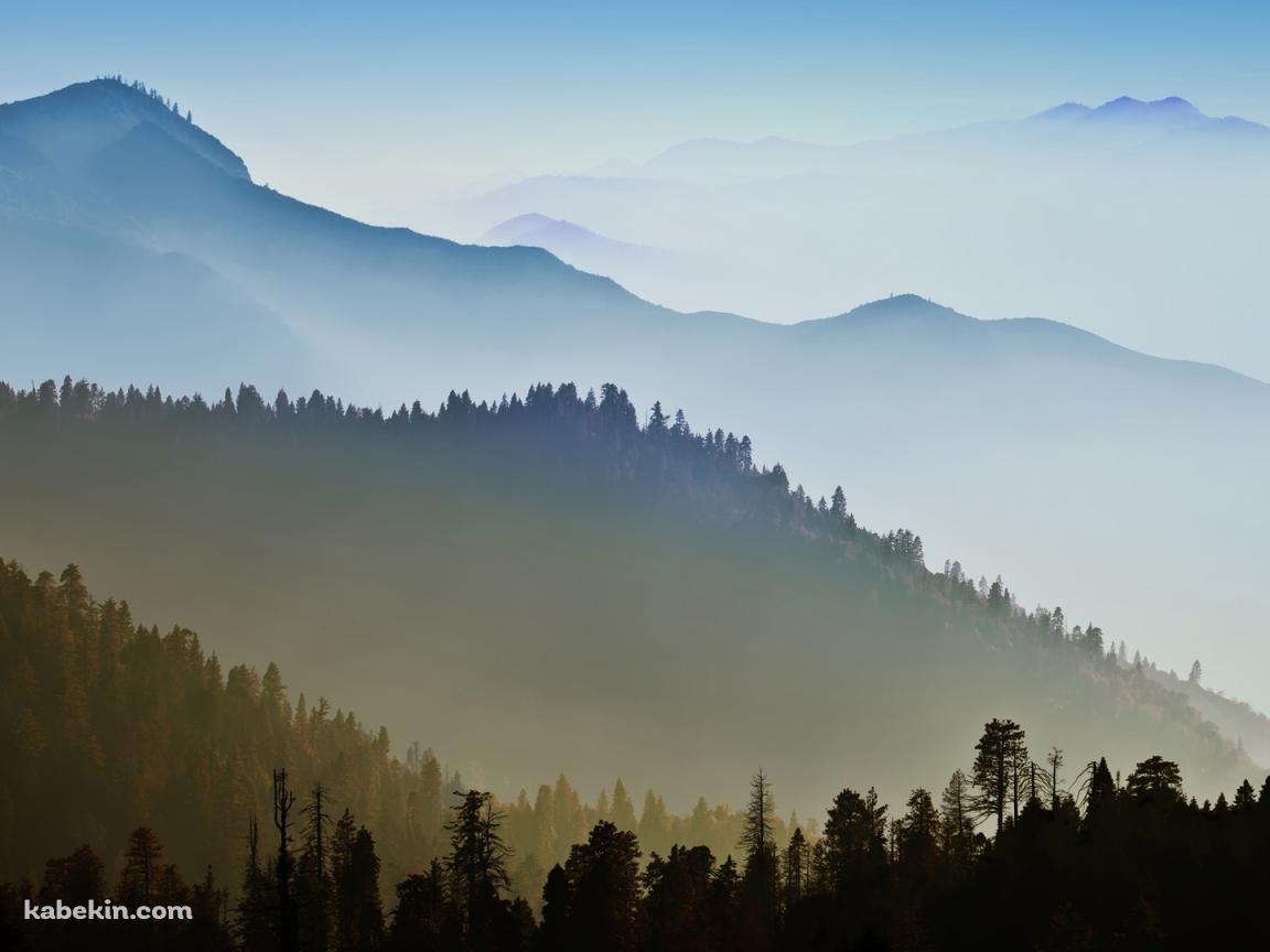朝靄に隠れる山の壁紙(1152px x 864px) 高画質 PC・デスクトップ用