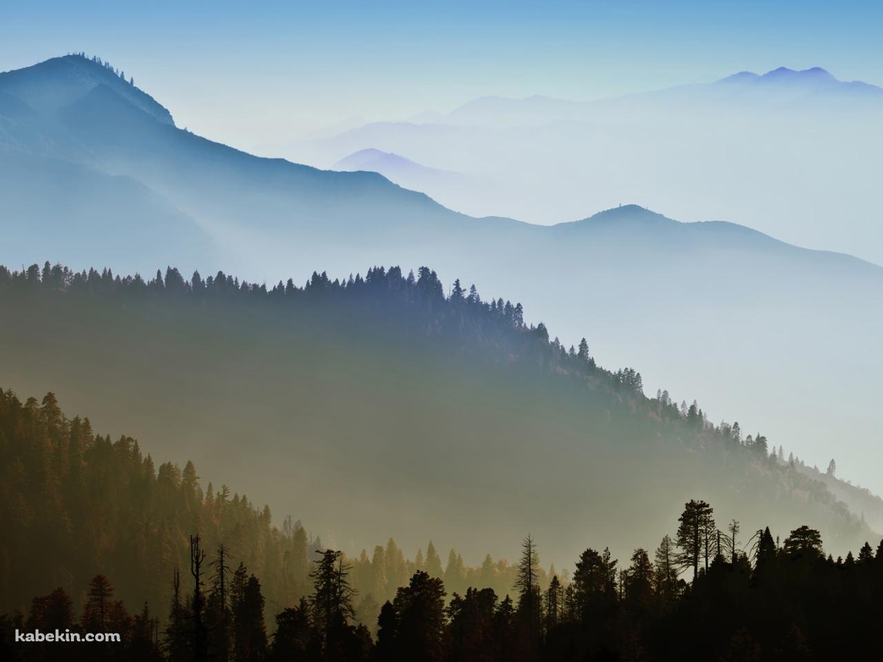 朝靄に隠れる山の壁紙(1280px x 960px) 高画質 PC・デスクトップ用