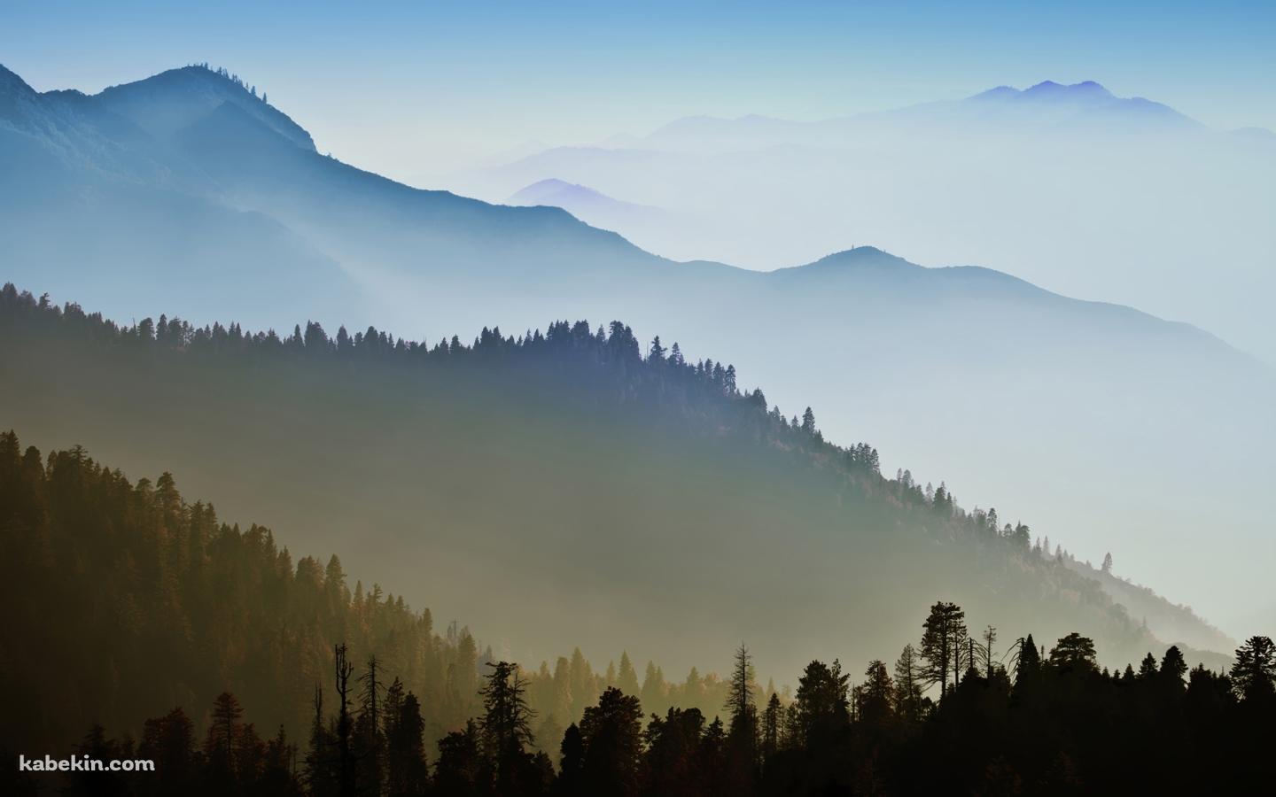朝靄に隠れる山の壁紙(1440px x 900px) 高画質 PC・デスクトップ用