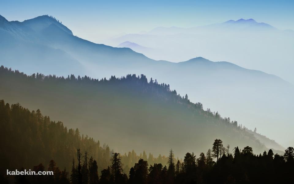 朝靄に隠れる山の壁紙(960px x 600px) 高画質 PC・デスクトップ用