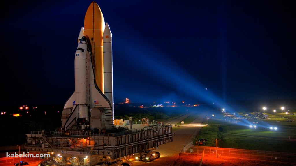 ライトアップされたスペースシャトルの壁紙(1024px x 576px) 高画質 PC・デスクトップ用