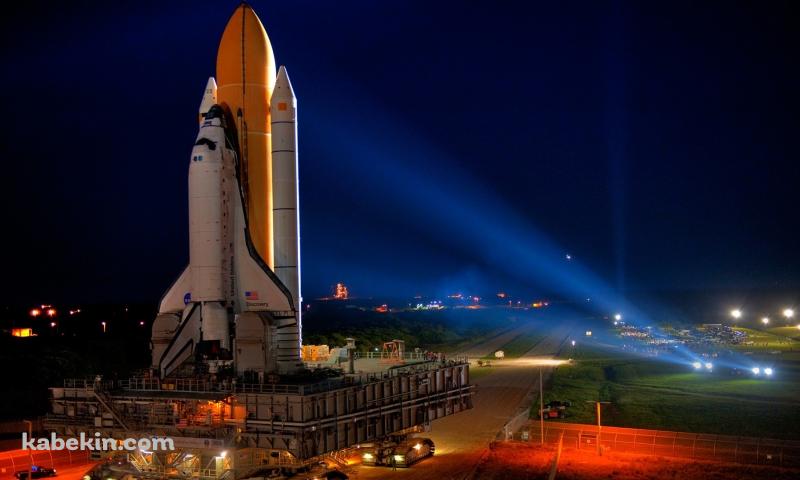 ライトアップされたスペースシャトルの壁紙(800px x 480px) 高画質 PC・デスクトップ用