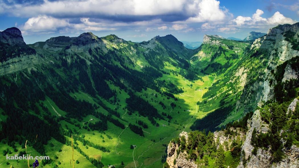 スイスの渓谷の壁紙(1051px x 591px) 高画質 PC・デスクトップ用