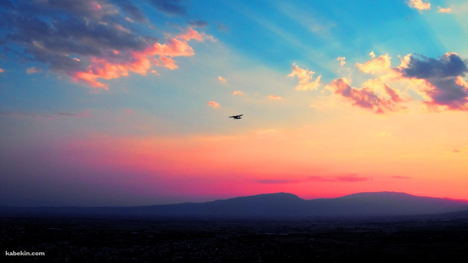 夕焼けと飛行機の壁紙(1829px x 1029px) 高画質 PC・デスクトップ用