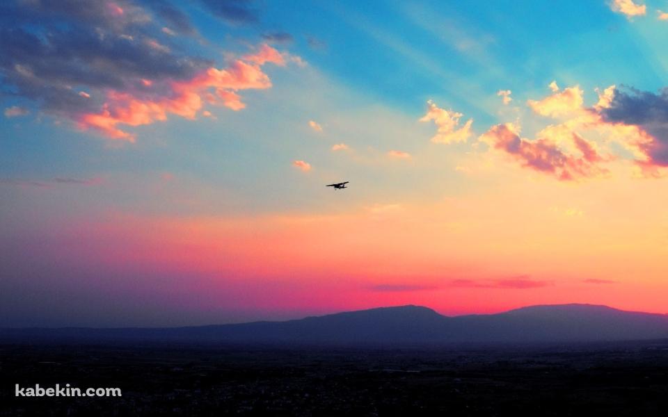 夕焼けと飛行機の壁紙(960px x 600px) 高画質 PC・デスクトップ用
