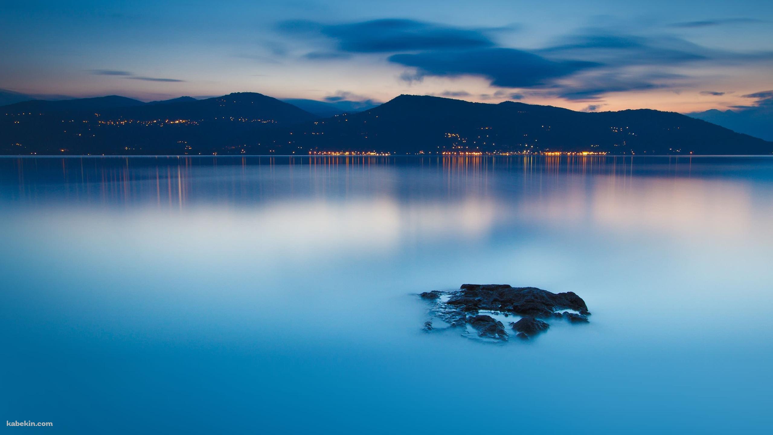 凍てつく湖の壁紙(2560px x 1440px) 高画質 PC・デスクトップ用