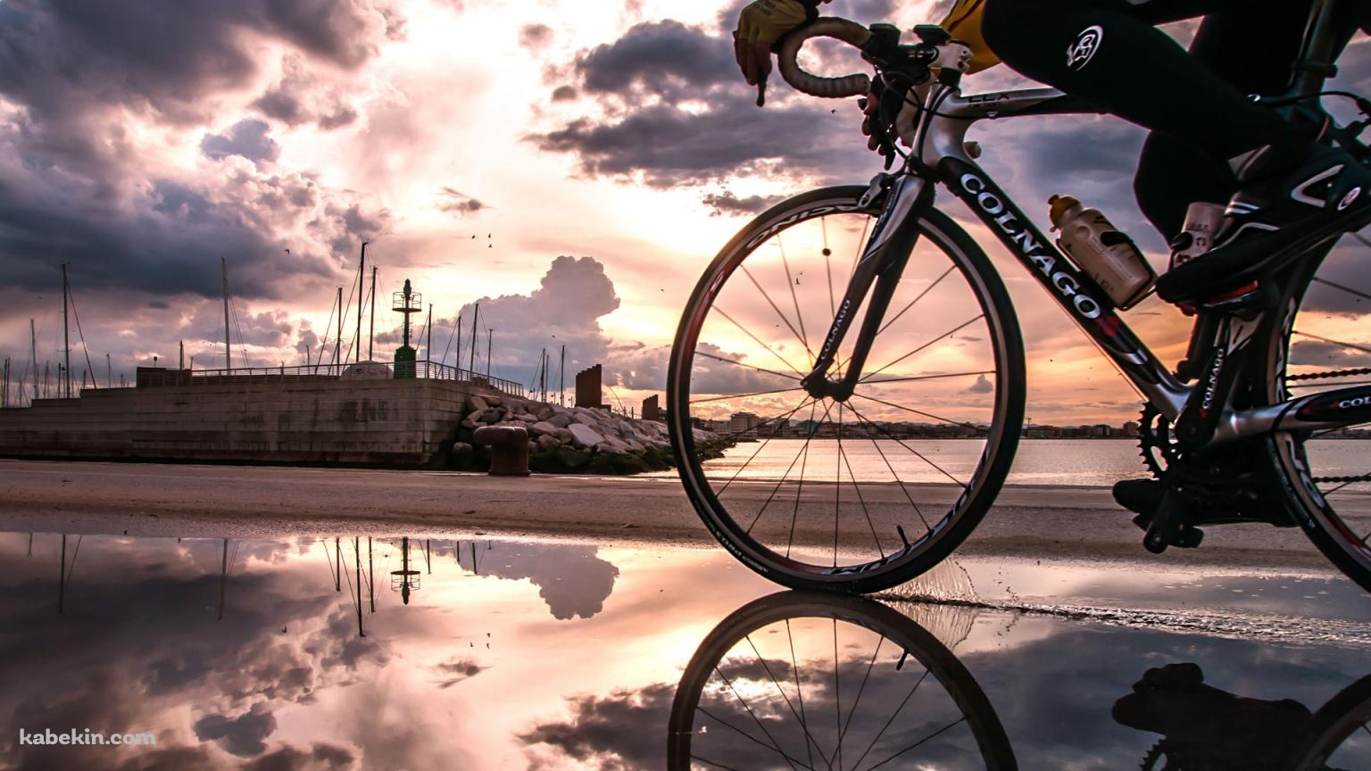 鏡面する自転車の壁紙(1536px x 864px) 高画質 PC・デスクトップ用
