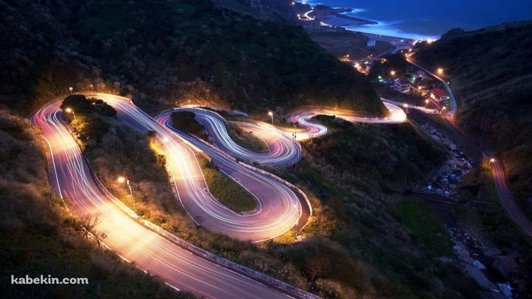 峠のドリフトの軌跡の壁紙(1051px x 591px) 高画質 PC・デスクトップ用