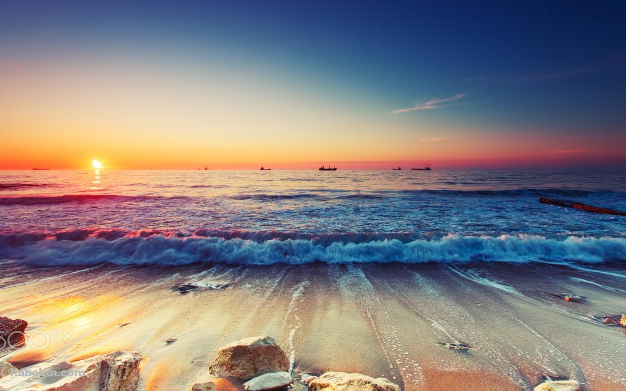 潮騒 海 波打ち際 漁船 絶景 夕陽の壁紙(1280px x 800px) 高画質 PC・デスクトップ用