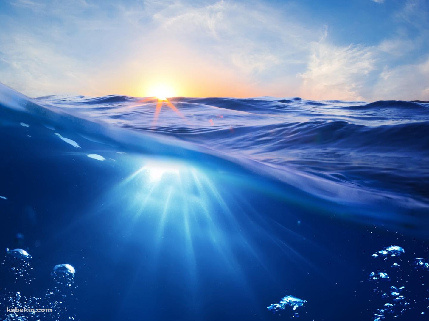 太陽の光を浴びる海の壁紙(1440px x 1080px) 高画質 PC・デスクトップ用