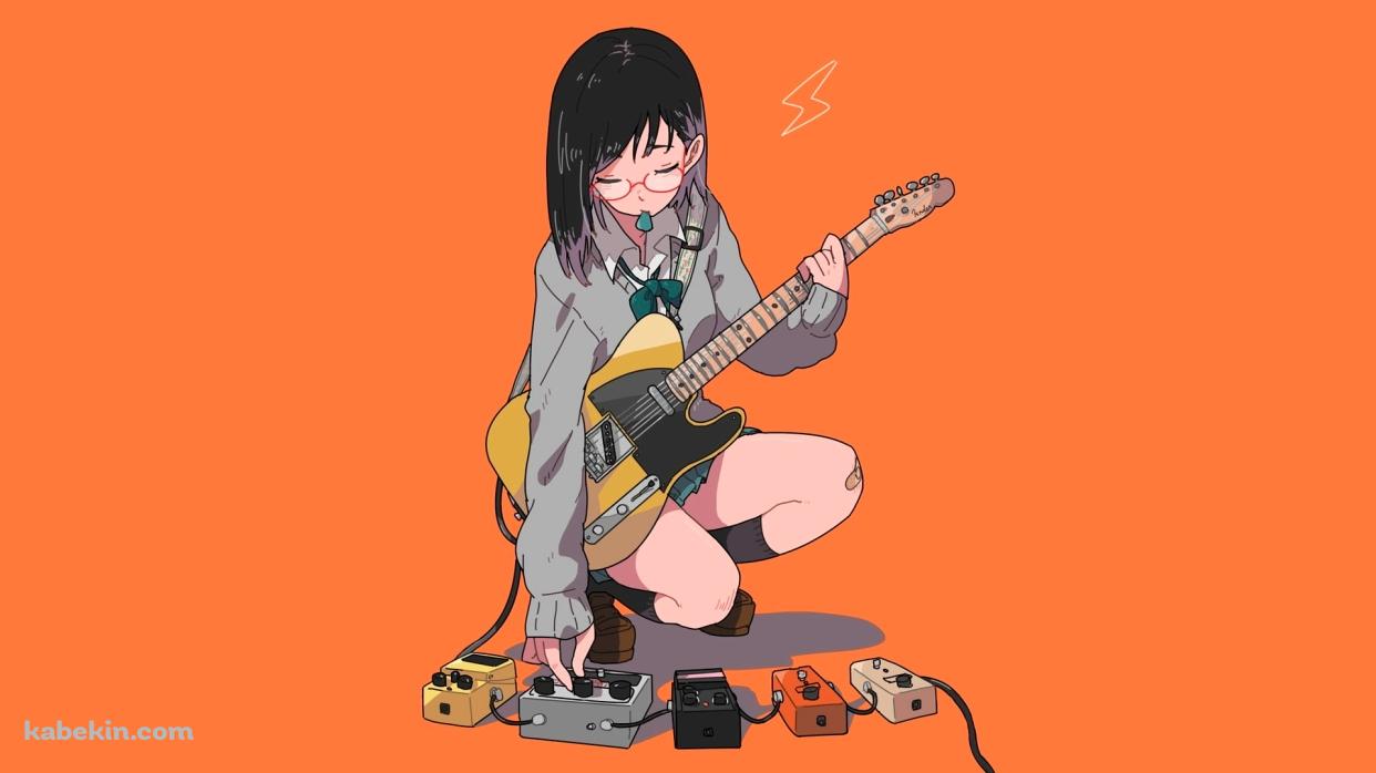 座り込んでアンプを調整するピックを咥えた女の子 黄色のギターの壁紙(1242px x 698px) 高画質 PC・デスクトップ用