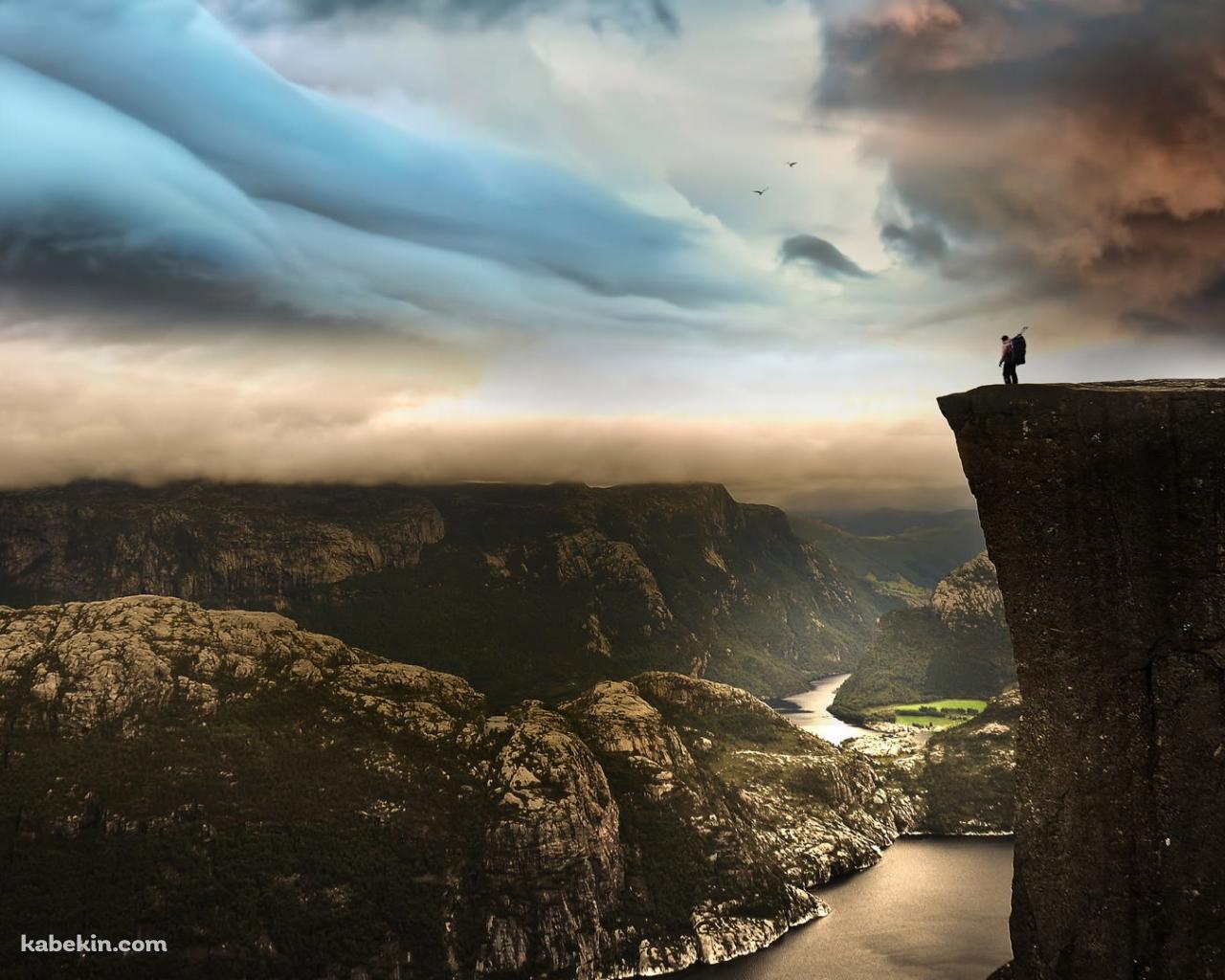 断崖に立つ戦士の壁紙(1280px x 1024px) 高画質 PC・デスクトップ用