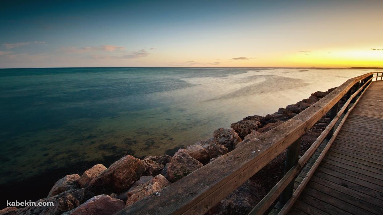 穏やかな海の景色の壁紙(1242px x 698px) 高画質 PC・デスクトップ用
