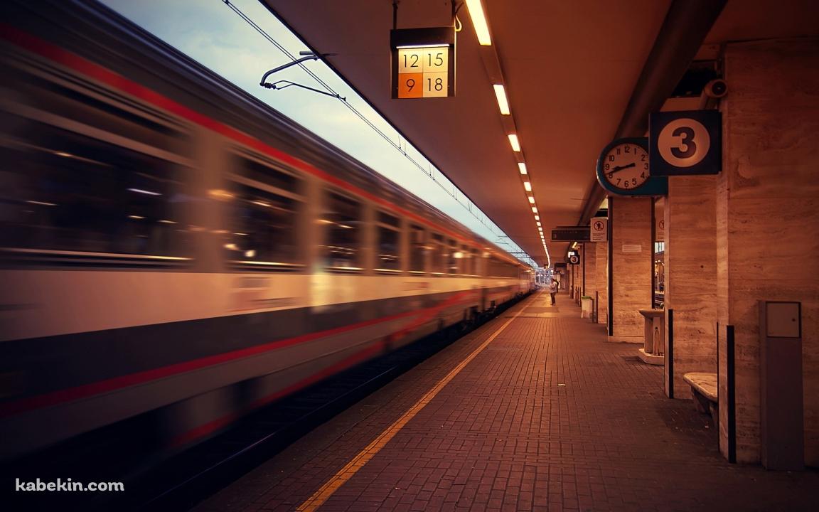 通過する電車の壁紙(1152px x 720px) 高画質 PC・デスクトップ用