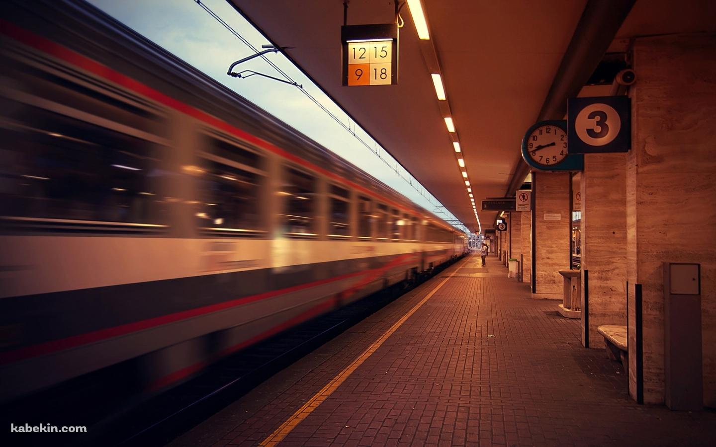 通過する電車の壁紙(1440px x 900px) 高画質 PC・デスクトップ用