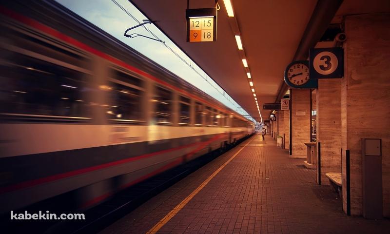 通過する電車の壁紙(800px x 480px) 高画質 PC・デスクトップ用