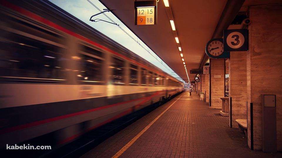 通過する電車の壁紙(960px x 540px) 高画質 PC・デスクトップ用