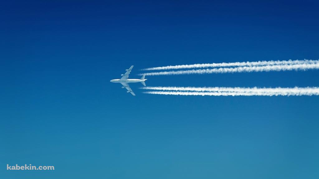 飛行機 青空 飛行機雲の壁紙(1024px x 576px) 高画質 PC・デスクトップ用