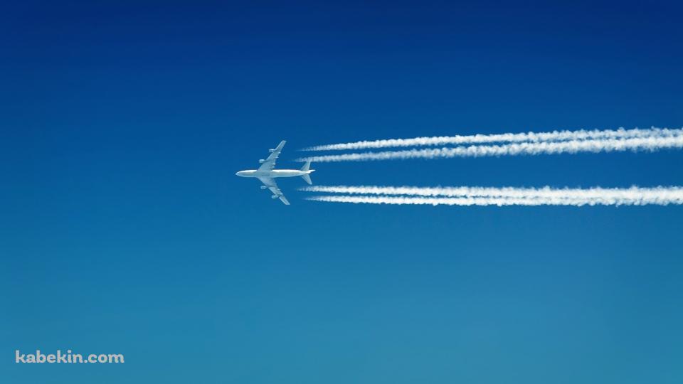 飛行機 青空 飛行機雲の壁紙(960px x 540px) 高画質 PC・デスクトップ用