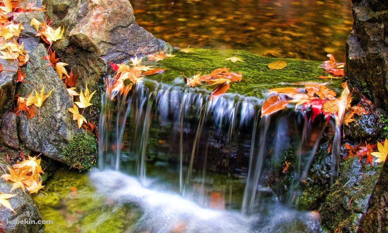 小さな滝の壁紙(1280px x 768px) 高画質 PC・デスクトップ用