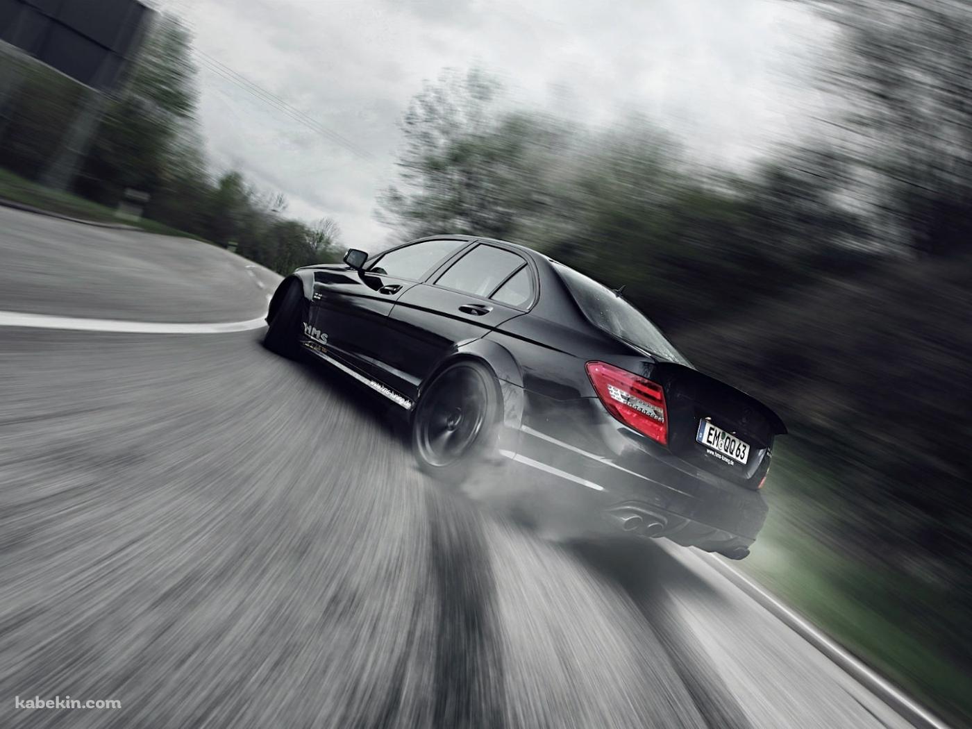 ドリフトするメルセデスベンツ C63 AMGの壁紙(1400px x 1050px) 高画質 PC・デスクトップ用