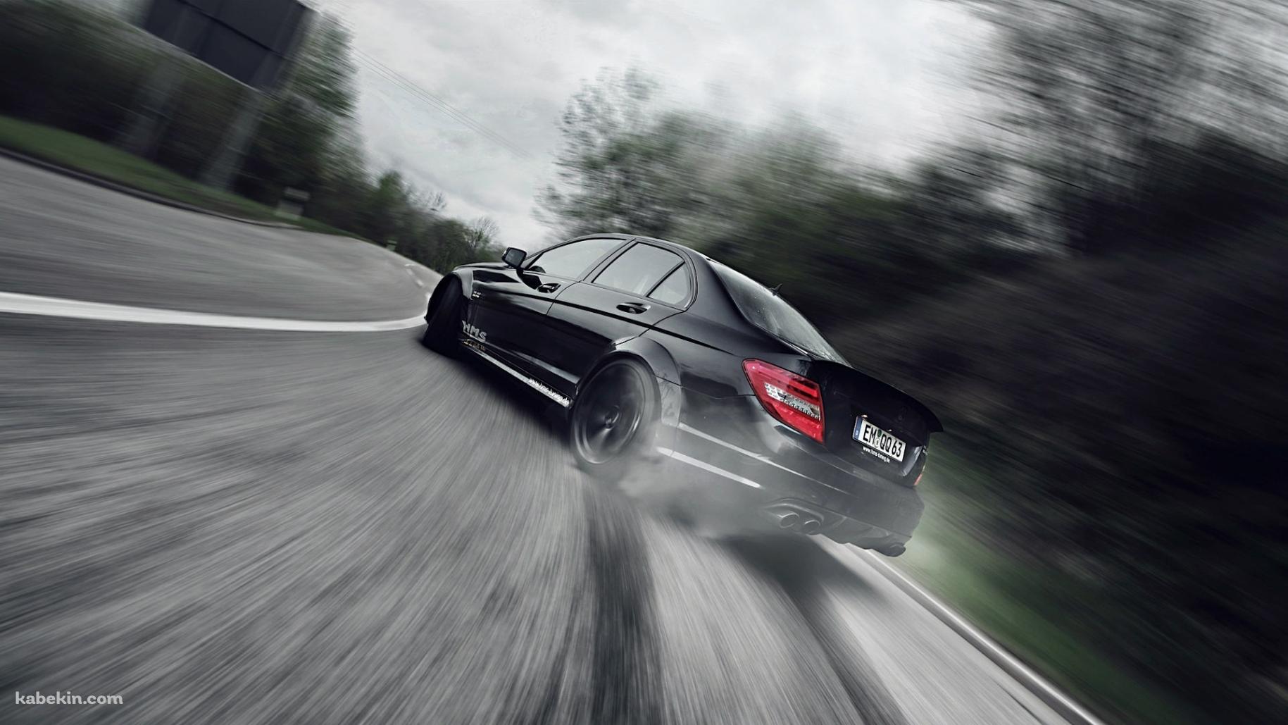ドリフトするメルセデスベンツ C63 AMGの壁紙(1829px x 1029px) 高画質 PC・デスクトップ用