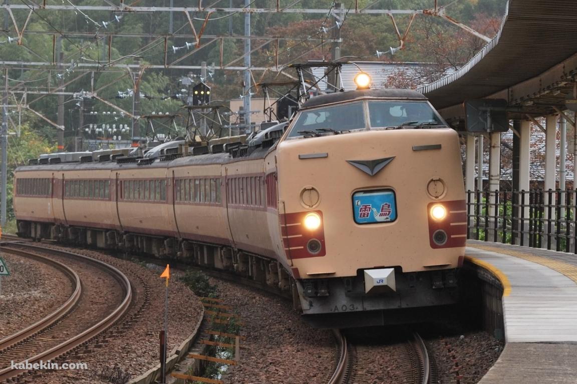 電車 雷鳥の壁紙(1152px x 768px) 高画質 PC・デスクトップ用