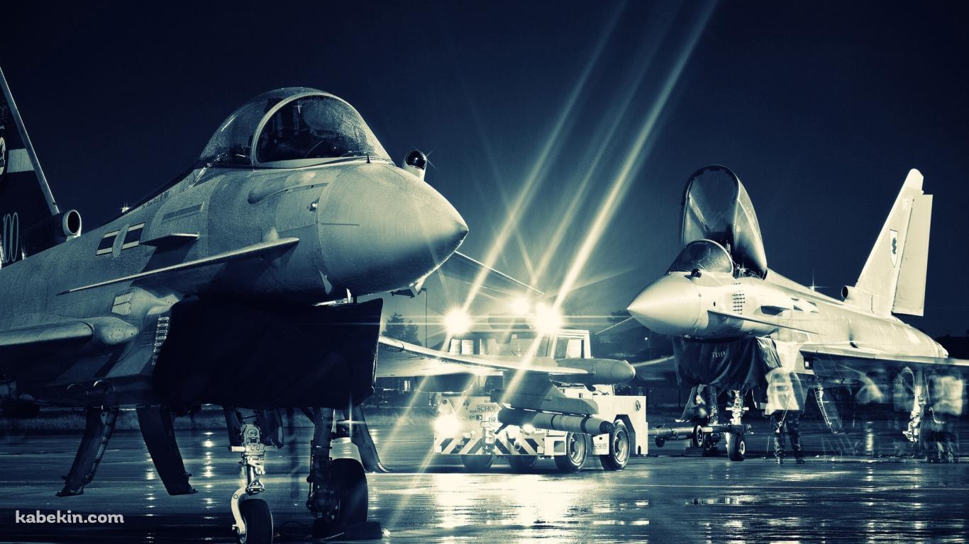 整備中の戦闘機の壁紙(1366px x 768px) 高画質 PC・デスクトップ用