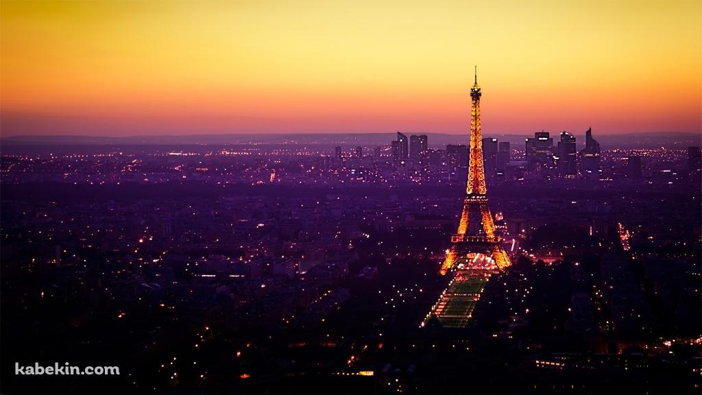 夜のエッフェル塔の壁紙(1024px x 576px) 高画質 PC・デスクトップ用