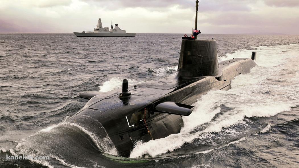 浮上する黒い潜水艦の壁紙(1051px x 591px) 高画質 PC・デスクトップ用
