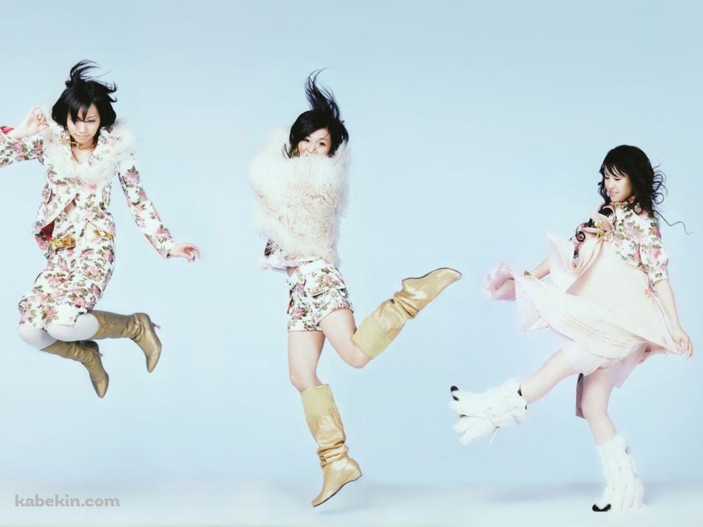 ジャンプするPerfumeの壁紙(1024px x 768px) 高画質 PC・デスクトップ用