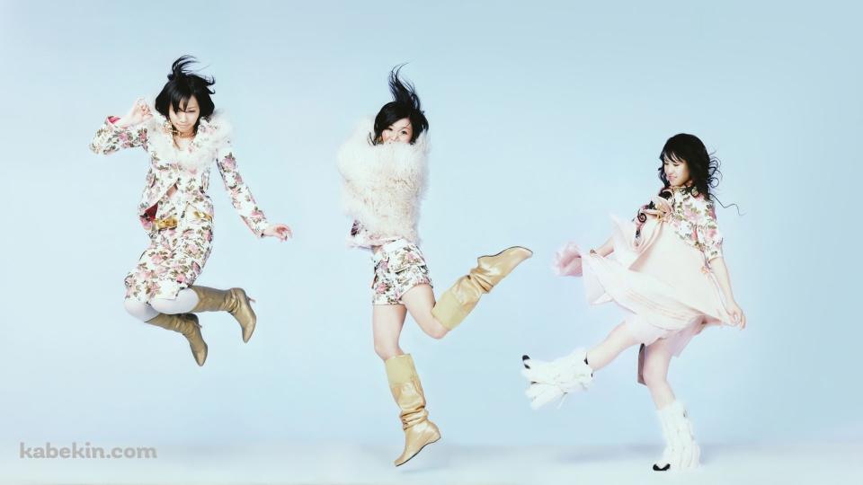 ジャンプするPerfumeの壁紙(960px x 540px) 高画質 PC・デスクトップ用