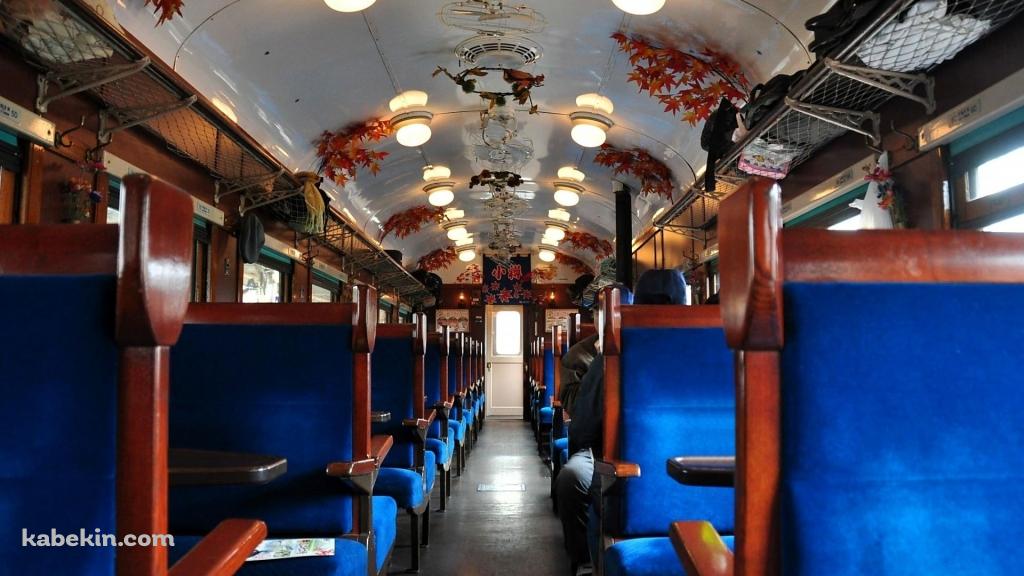 電車の車内の壁紙(1024px x 576px) 高画質 PC・デスクトップ用