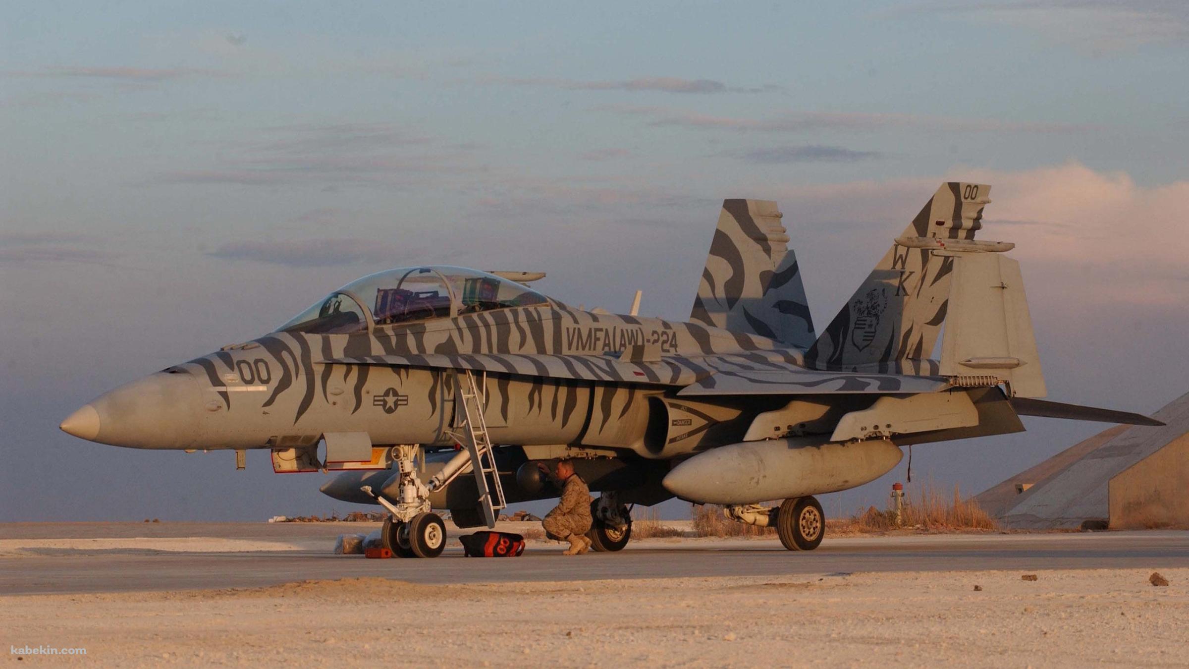 軍用機の壁紙(2400px x 1350px) 高画質 PC・デスクトップ用